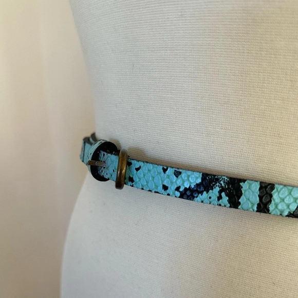 BDG Leather Snakeskin Skinny Belt Blue Size M Reptile Embossed Animal Print - Picture 2 of 10